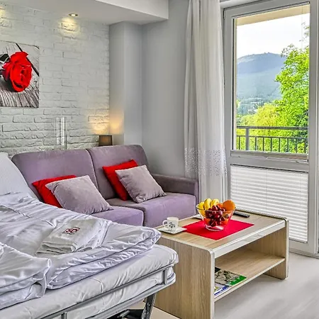 Esensja Z Widokiem Na Góry I Przy Dworcu - 5d *